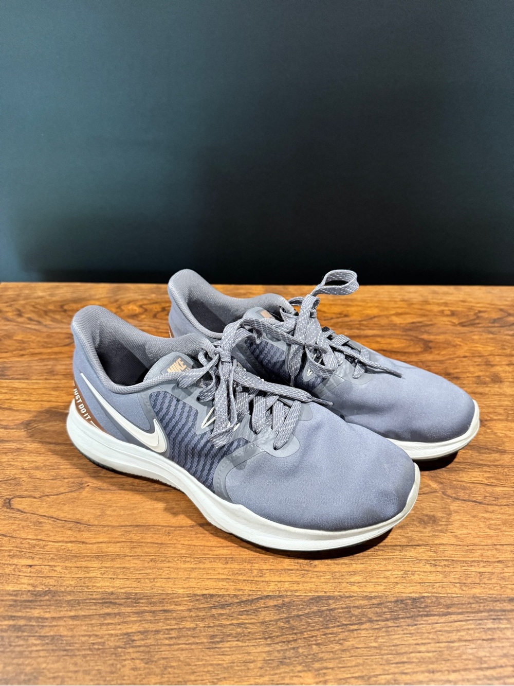 Nike Women's Gray and White Athletic Running Shoes